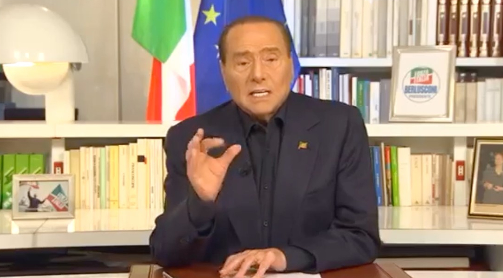 Berlusconi condanna il sovranismo come il male assoluto.