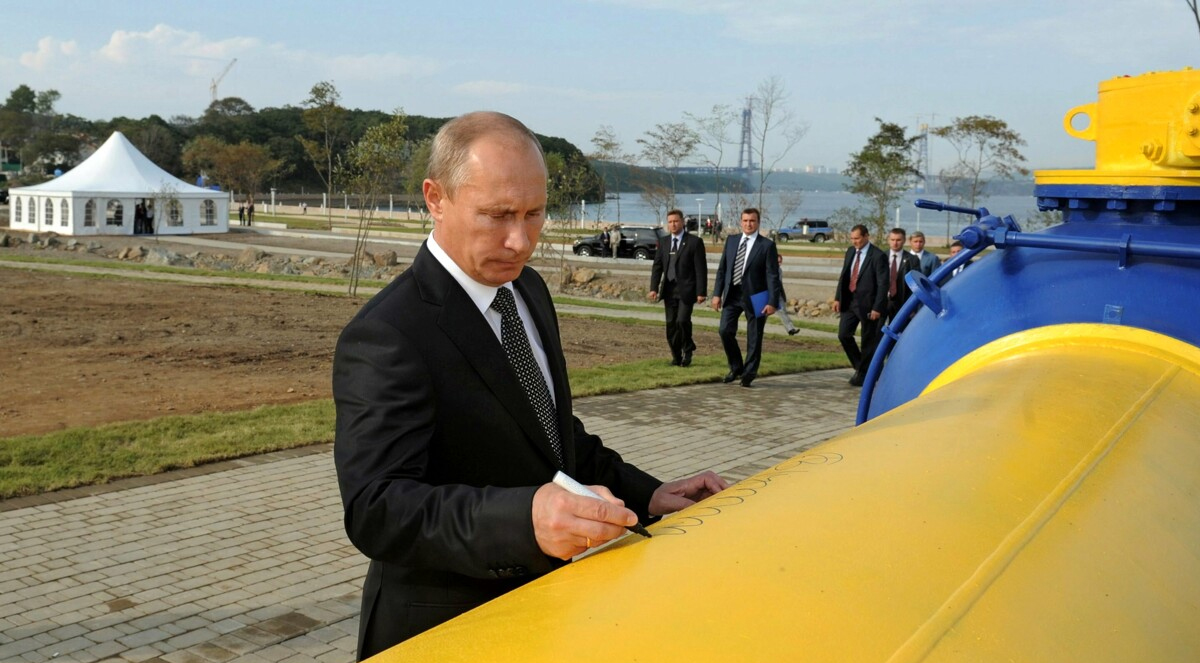 Dopo l’annuncio dei ministri delle Finanze del G7 di imporre un tetto al prezzo del gas russo, Gasprom annuncia l’interruzione della fornitura di gas russo all’Europa. Il portavoce del Cremlino avverte il G7: “Un tetto al prezzo del petrolio russo destabilizzerà il mercato”