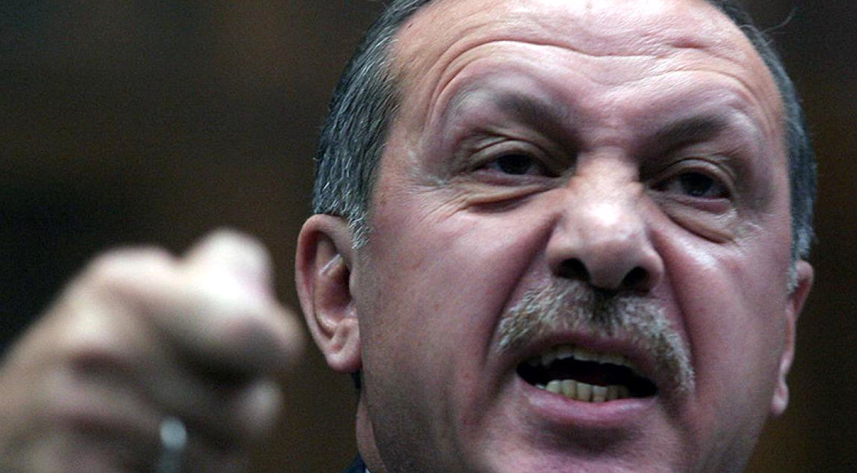 Erdogan accusa l’Occidente di dare all’Ucraina «ferri vecchi» e non armi, mentre tutti i soldi inviati «non si sa dove siano finiti». E condanna la «politica provocatoria» nei confronti della Russia che lui «apertamente» non condivide