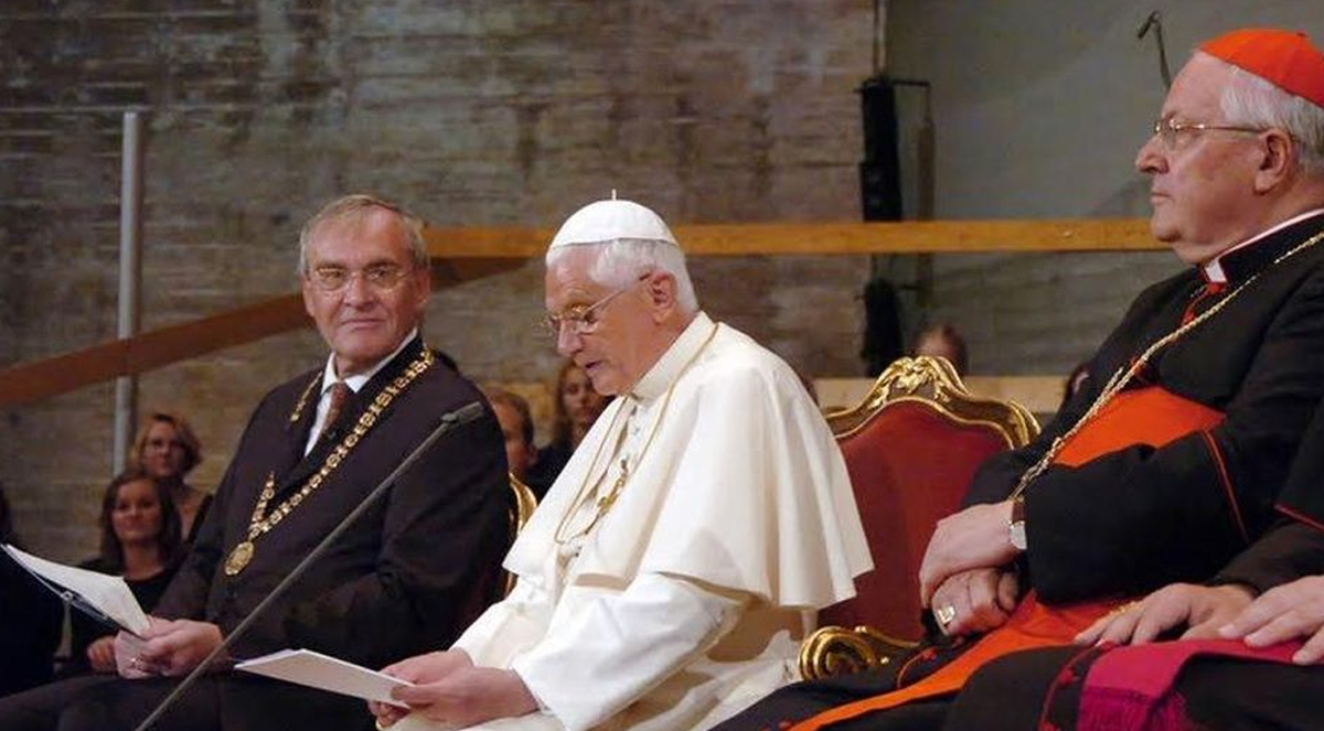 Oggi è la ricorrenza del discorso di Benedetto XVI a Ratisbona, condannato da islamici e occidentali. Il vero problema è che odiamo noi stessi