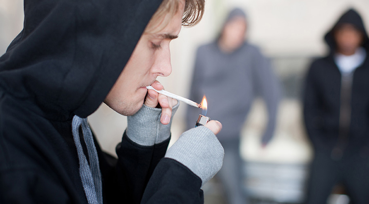 DORELLA CIANCI: “Un terzo degli studenti tra i 15 e i 19 anni si droga con la cannabis contro stress e ansia in assenza di dialogo con i genitori”
