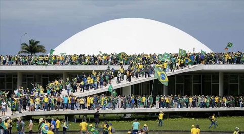 MAGDI CRISTIANO ALLAM: “Gli assalti ai Palazzi del Potere a Brasilia e a Washington, qualificati come “colpi di stato”, non convincono. I manifestanti sono stati lasciati entrare ed erano disarmati”