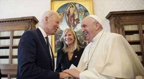 FRANCA GIANSOLDATI e LUCA VOLONTÈ: “Papa Francesco e il Presidente statunitense Biden, anch’egli cattolico, promuovono contemporaneamente la condanna dei cattolici tradizionalisti e della messa in latino”