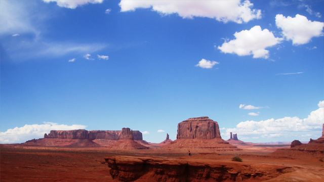 SIMONETTA ERCOLI: “Viaggiando per deserti (2) – USA – Una valle di monumenti”
