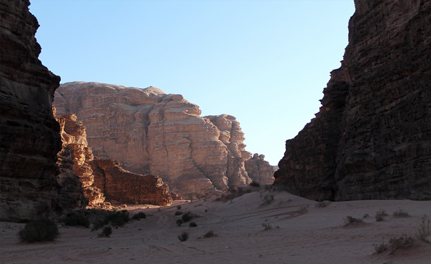 SIMONETTA ERCOLI: “Viaggiando per deserti (3) – “Giordania – terra di wadi”